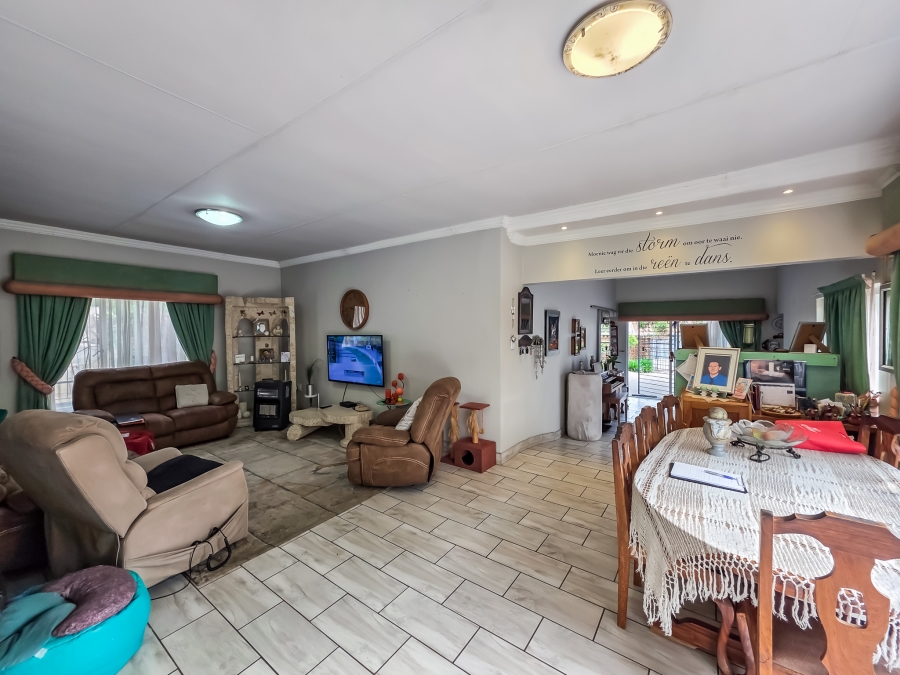 5 Bedroom Property for Sale in Maroelana Gauteng