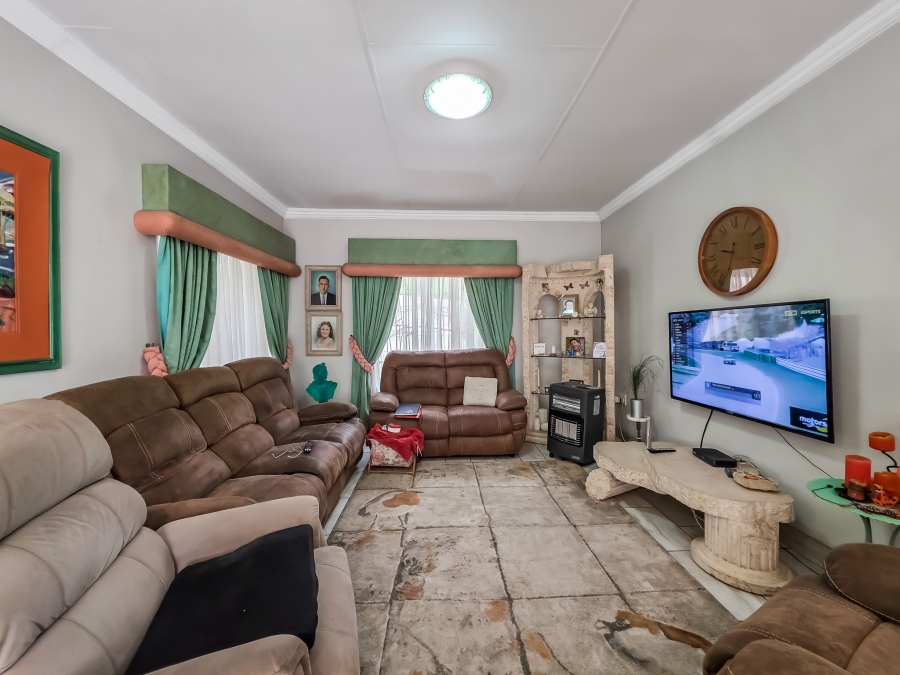 5 Bedroom Property for Sale in Maroelana Gauteng