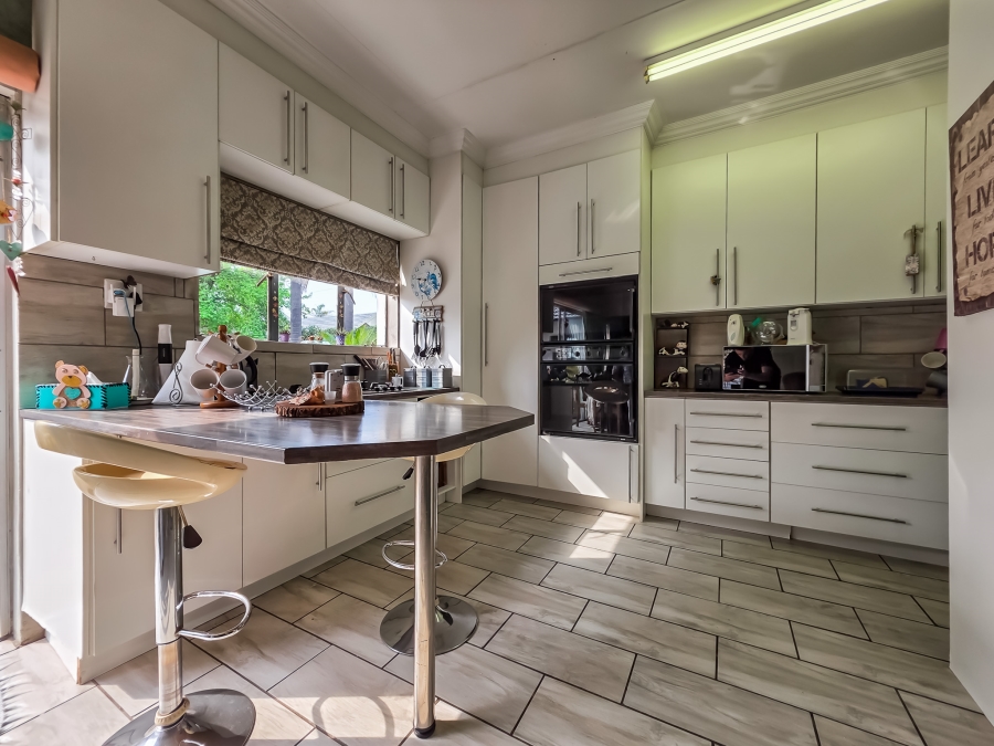 5 Bedroom Property for Sale in Maroelana Gauteng