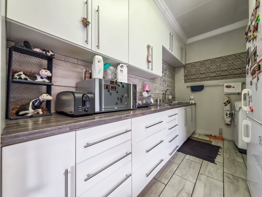 5 Bedroom Property for Sale in Maroelana Gauteng