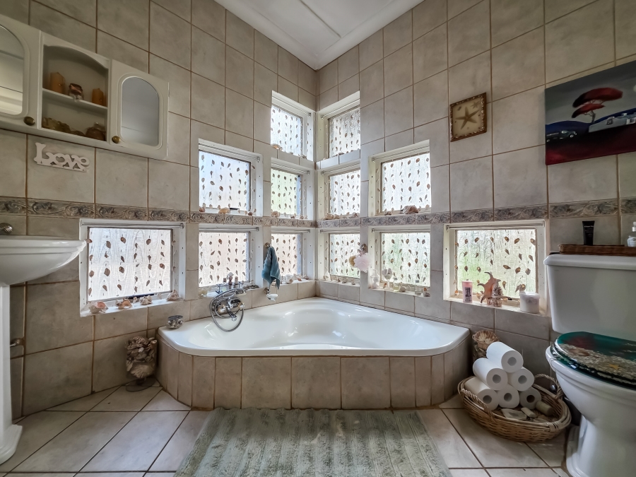 5 Bedroom Property for Sale in Maroelana Gauteng