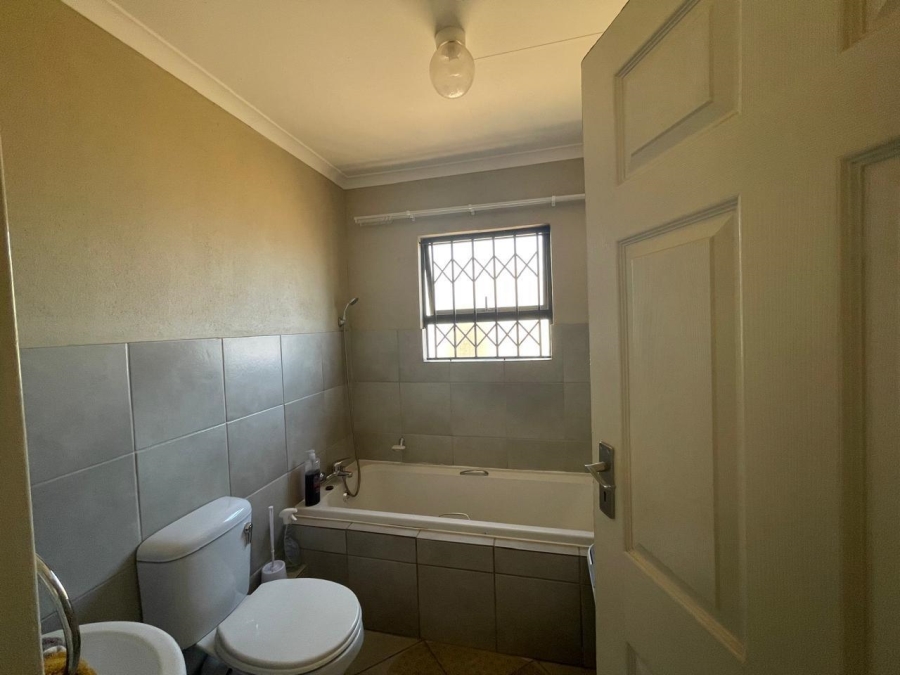 3 Bedroom Property for Sale in Azaadville Gardens Gauteng