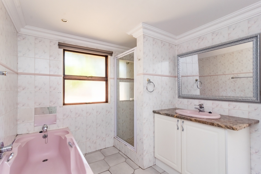 4 Bedroom Property for Sale in Noordheuwel Gauteng