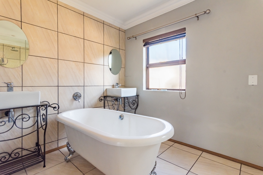 4 Bedroom Property for Sale in Noordheuwel Gauteng