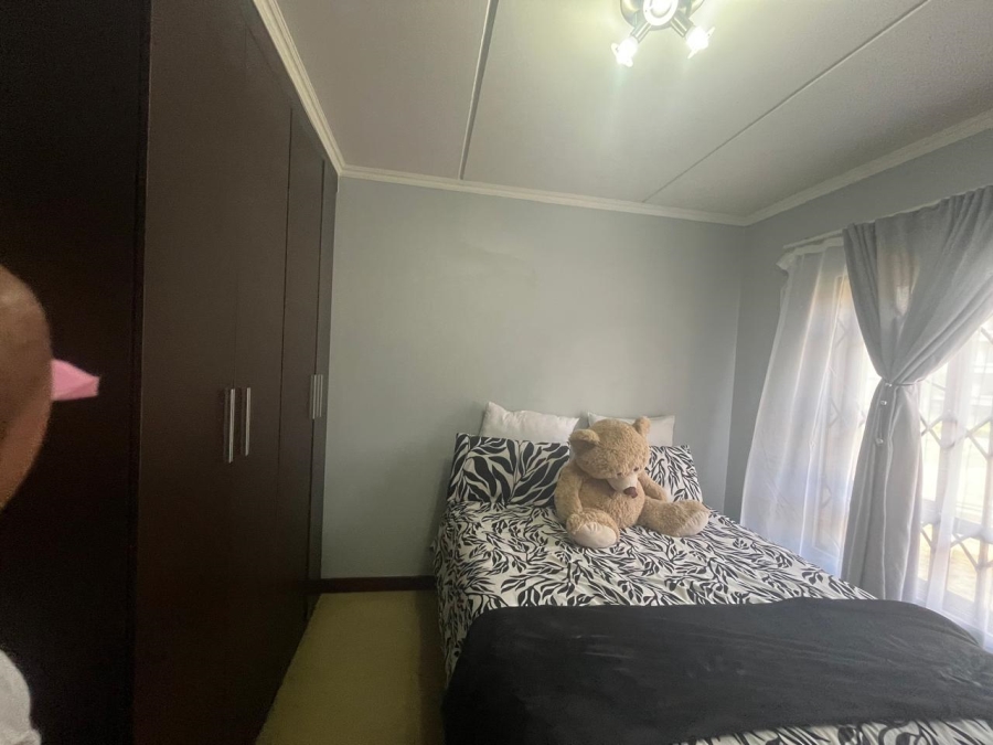 To Let 1 Bedroom Property for Rent in Noordwyk Gauteng