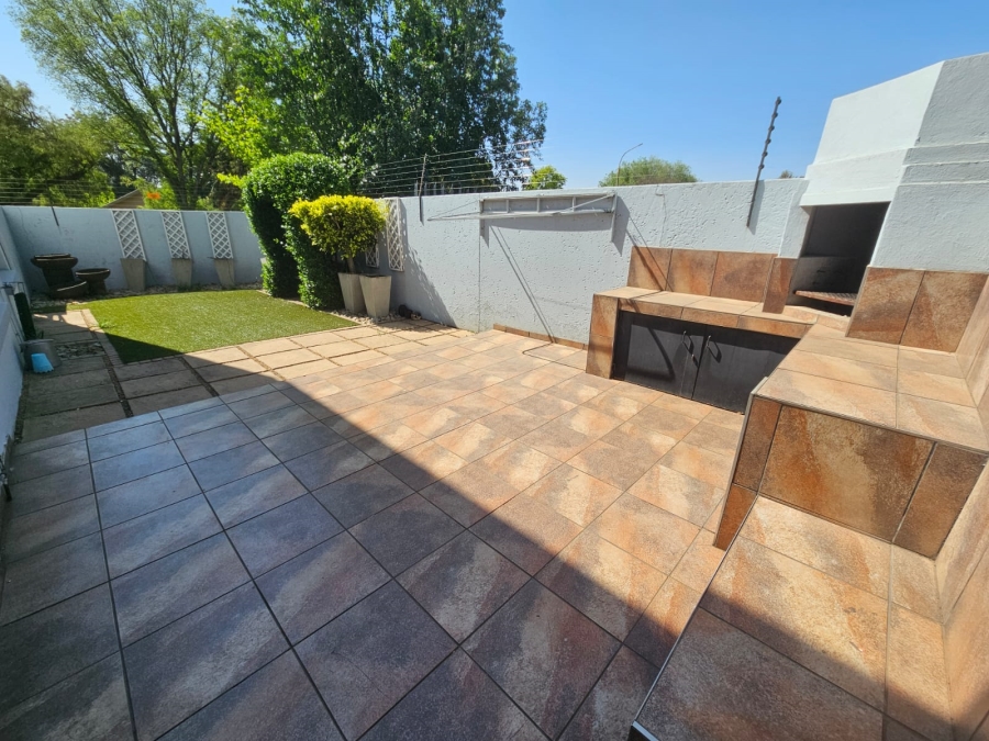 3 Bedroom Property for Sale in Brackenhurst Gauteng