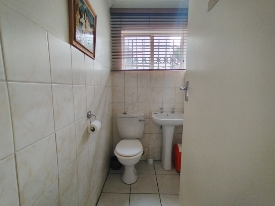9 Bedroom Property for Sale in Baileys Muckleneuk Gauteng