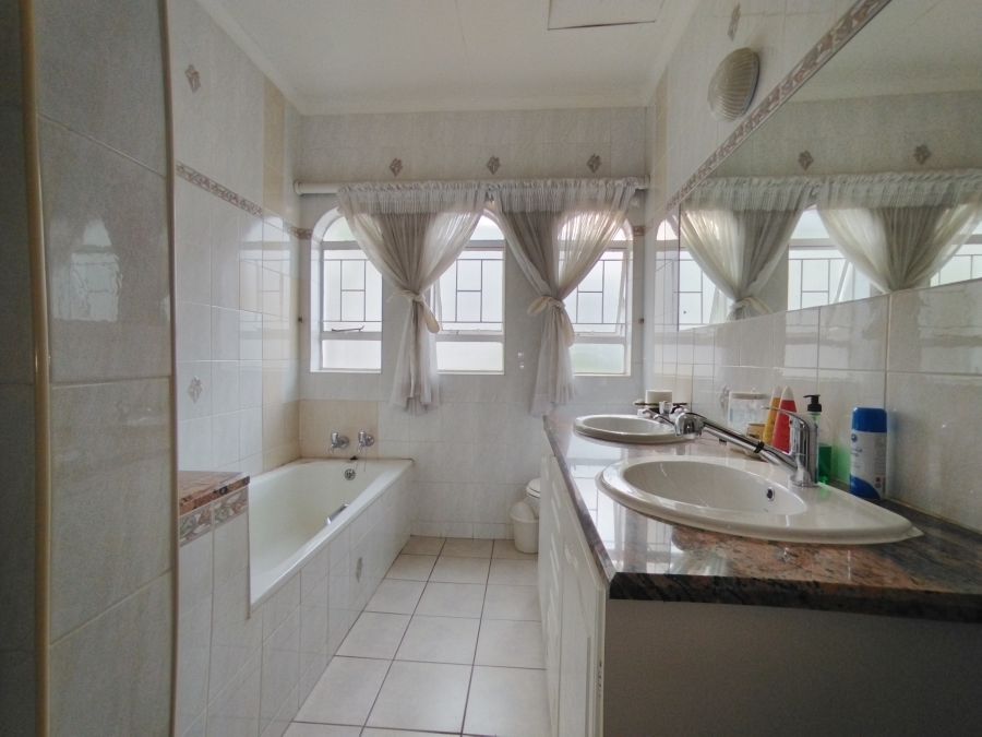 9 Bedroom Property for Sale in Baileys Muckleneuk Gauteng
