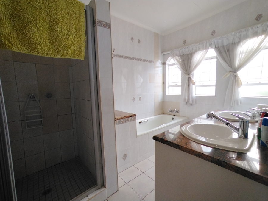 9 Bedroom Property for Sale in Baileys Muckleneuk Gauteng