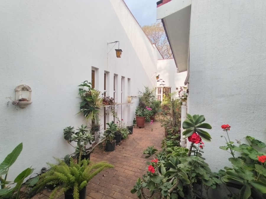 9 Bedroom Property for Sale in Baileys Muckleneuk Gauteng