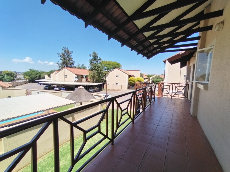 2 Bedroom Property for Sale in Die Hoewes Gauteng
