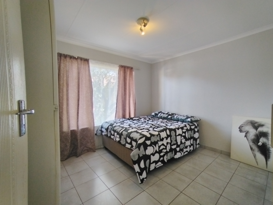 2 Bedroom Property for Sale in Die Hoewes Gauteng