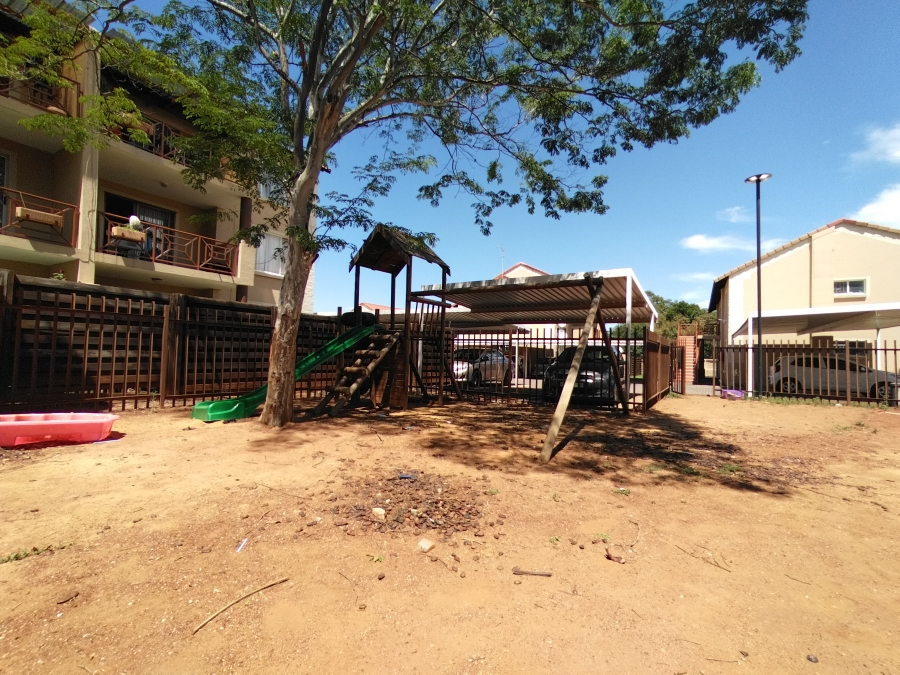 2 Bedroom Property for Sale in Die Hoewes Gauteng