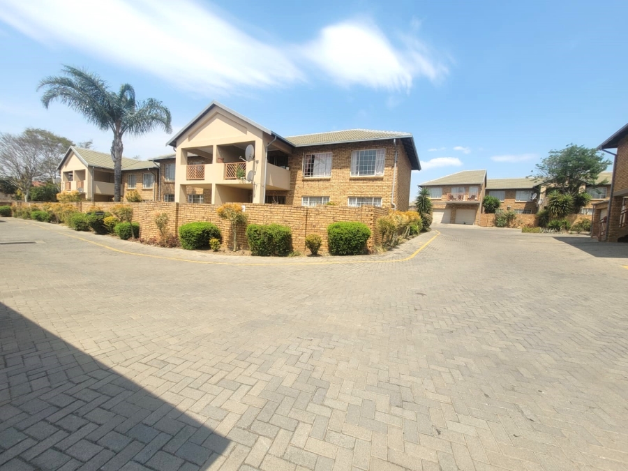 2 Bedroom Property for Sale in Amberfield Gauteng