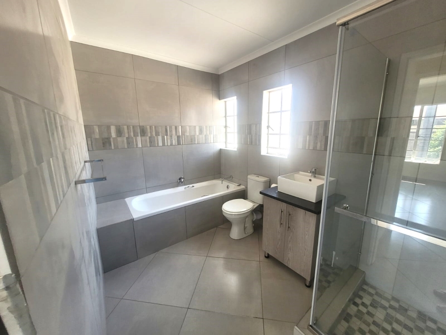 2 Bedroom Property for Sale in Amberfield Gauteng