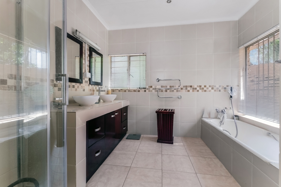 To Let 4 Bedroom Property for Rent in Morningside Manor Gauteng