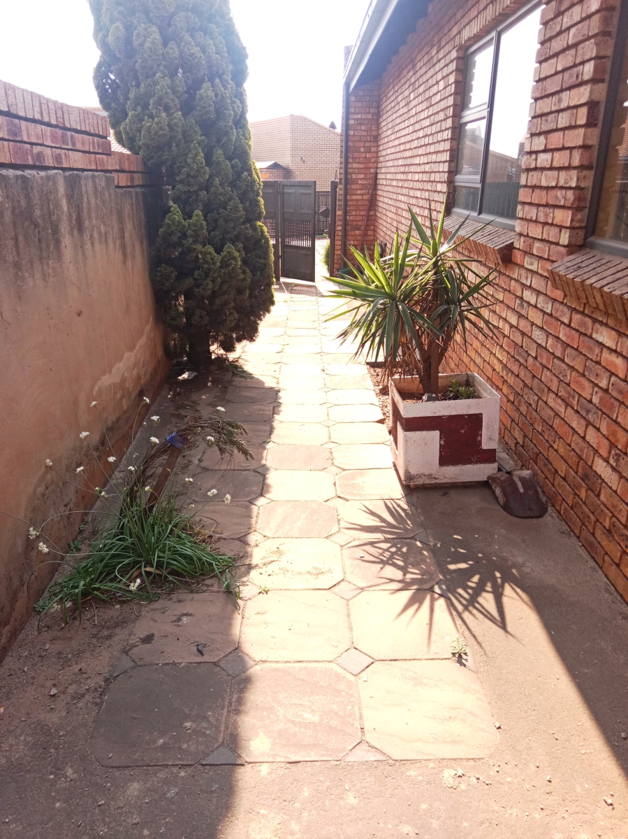 4 Bedroom Property for Sale in Spruit View Gauteng