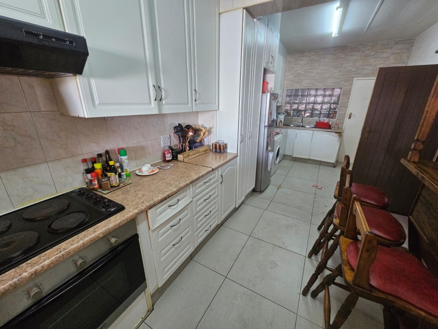 2 Bedroom Property for Sale in Brackenhurst Gauteng