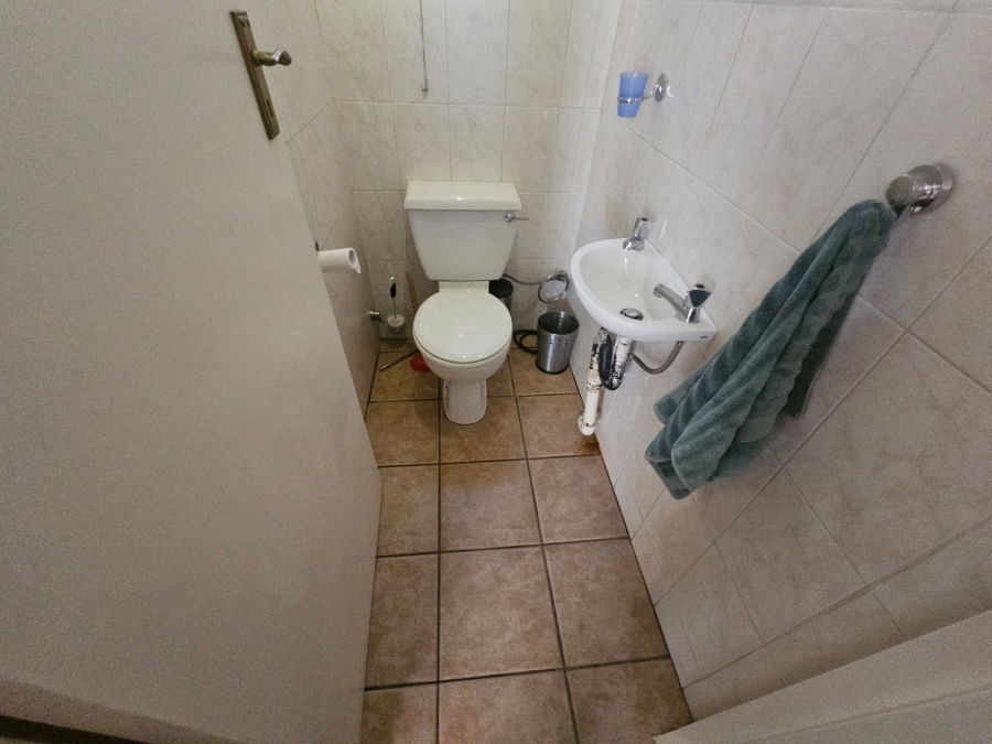 2 Bedroom Property for Sale in Brackenhurst Gauteng