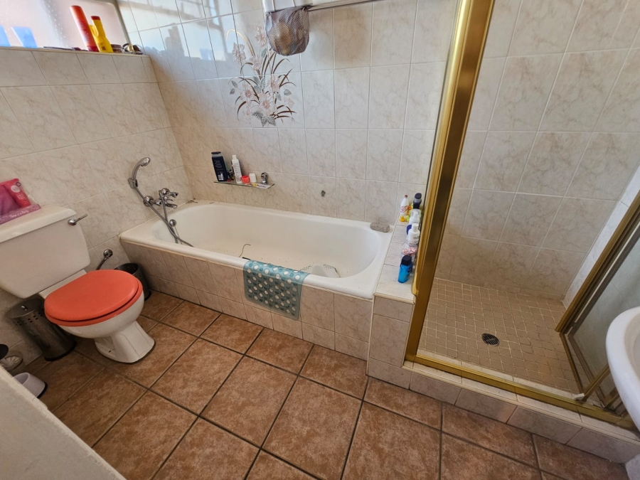 2 Bedroom Property for Sale in Brackenhurst Gauteng