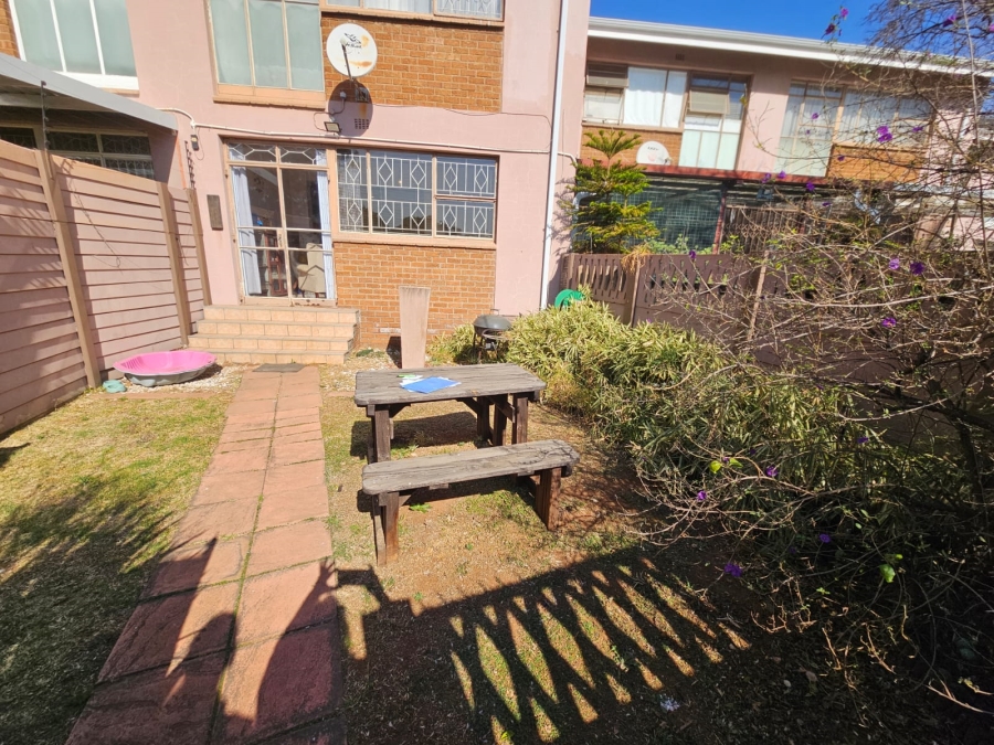 2 Bedroom Property for Sale in Brackenhurst Gauteng