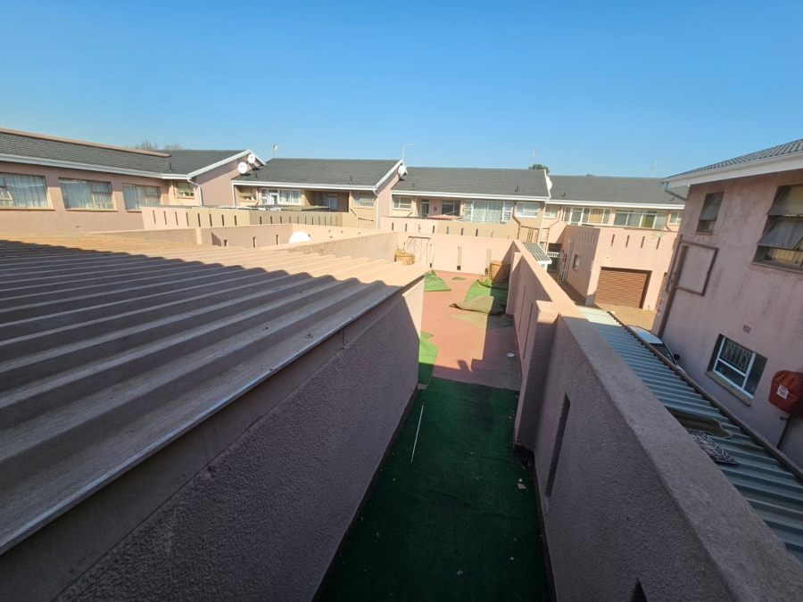 2 Bedroom Property for Sale in Brackenhurst Gauteng