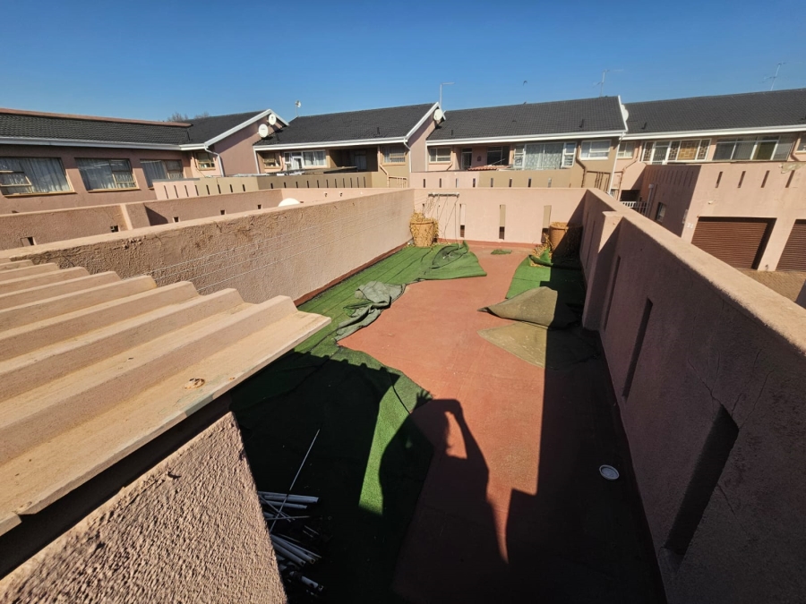 2 Bedroom Property for Sale in Brackenhurst Gauteng