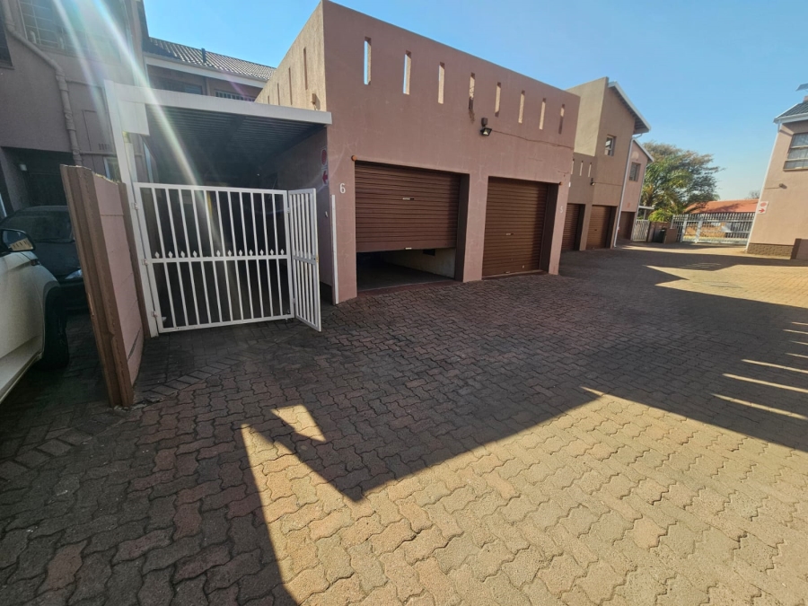 2 Bedroom Property for Sale in Brackenhurst Gauteng