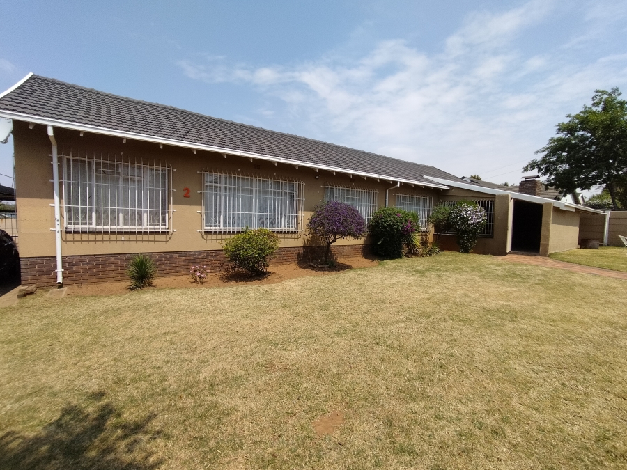 4 Bedroom Property for Sale in Discovery Gauteng