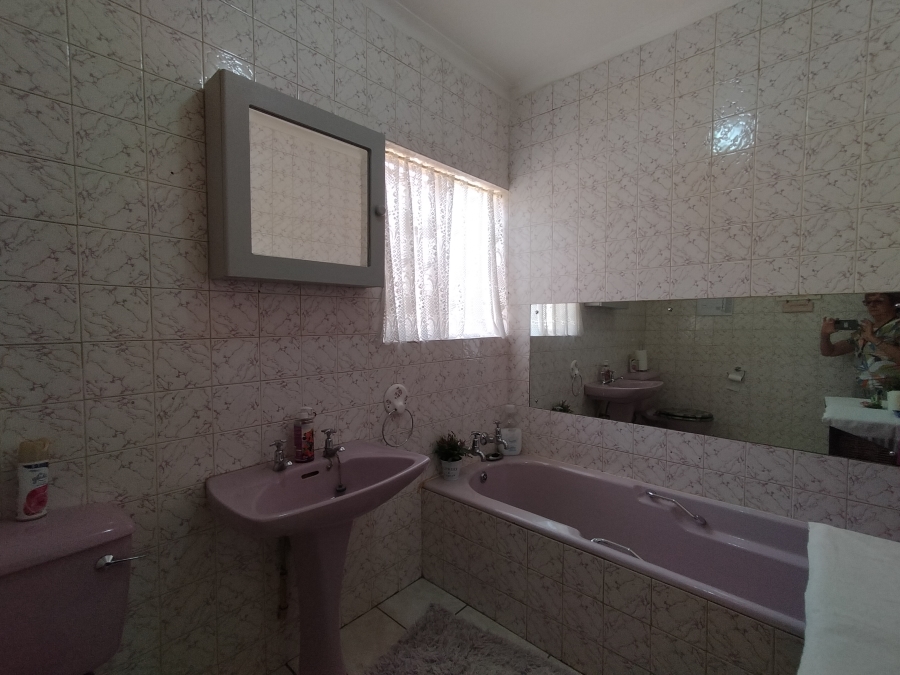 4 Bedroom Property for Sale in Discovery Gauteng