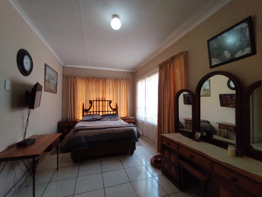 4 Bedroom Property for Sale in Discovery Gauteng