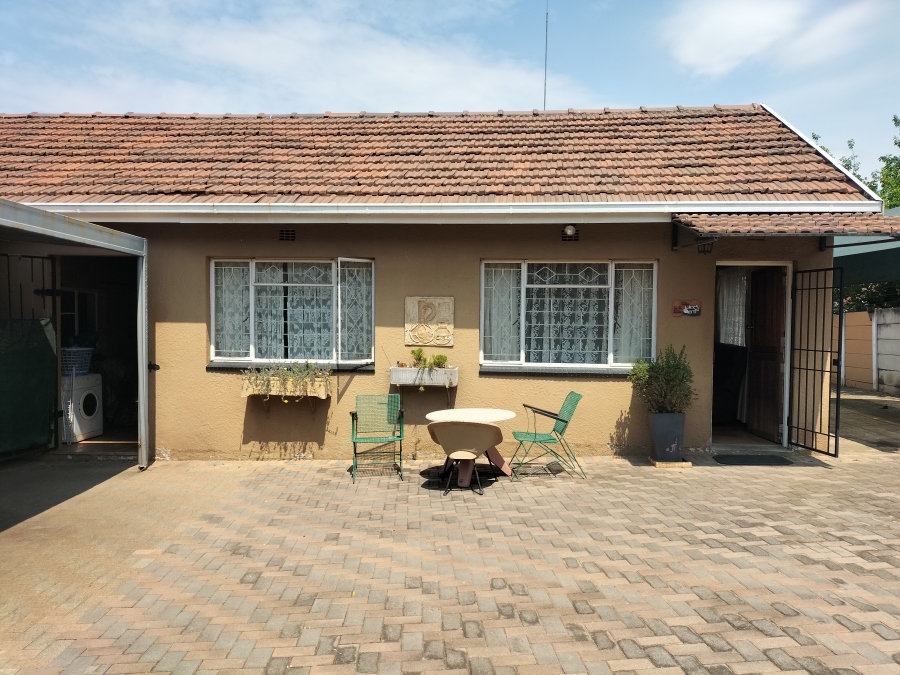 4 Bedroom Property for Sale in Discovery Gauteng