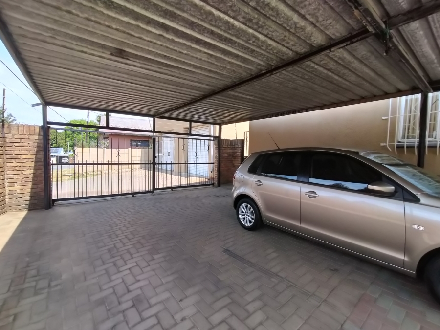 4 Bedroom Property for Sale in Discovery Gauteng