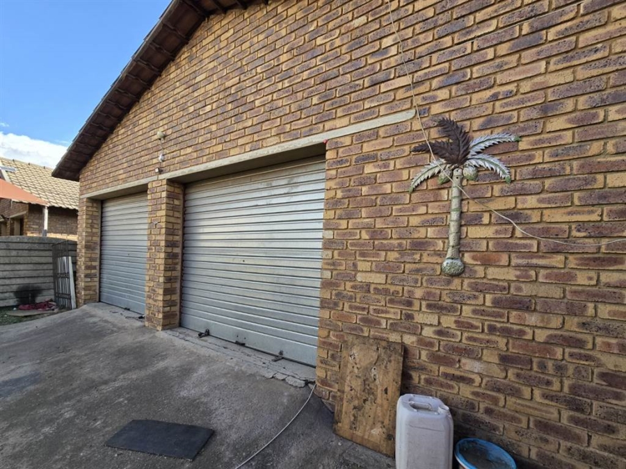 3 Bedroom Property for Sale in Raceview Gauteng