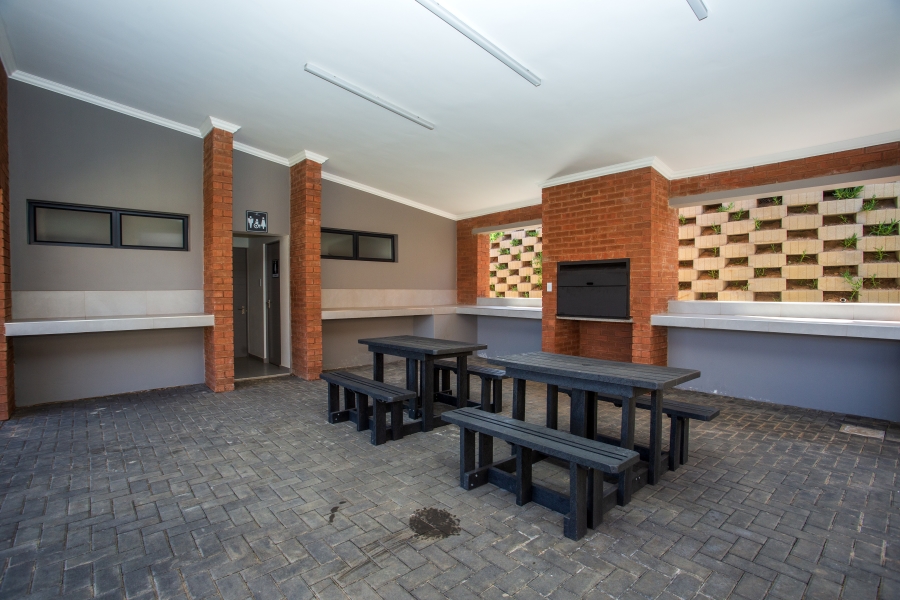 To Let 2 Bedroom Property for Rent in Vorna Valley Gauteng