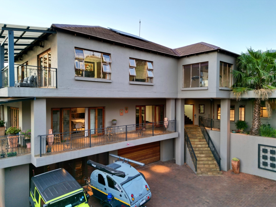 7 Bedroom Property for Sale in Zwartkop Gauteng