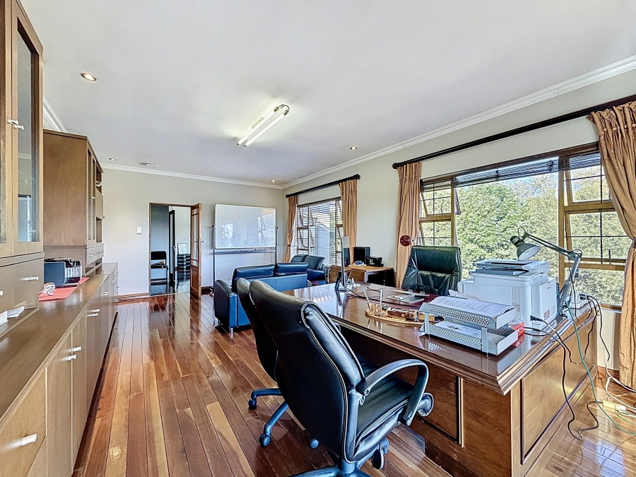 7 Bedroom Property for Sale in Zwartkop Gauteng