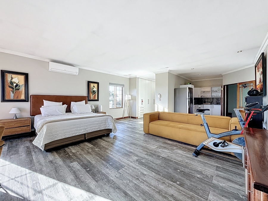 7 Bedroom Property for Sale in Zwartkop Gauteng