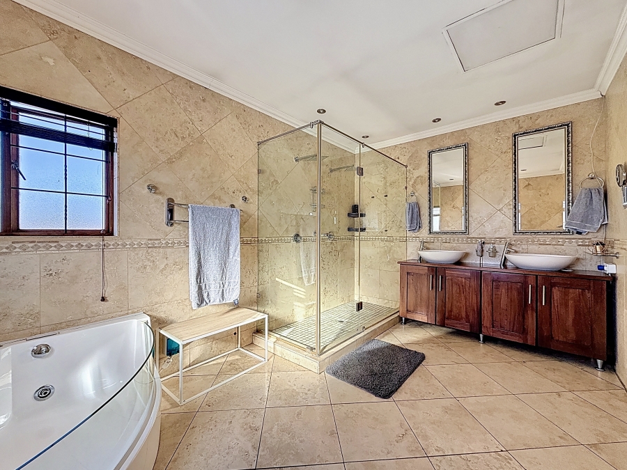 7 Bedroom Property for Sale in Zwartkop Gauteng