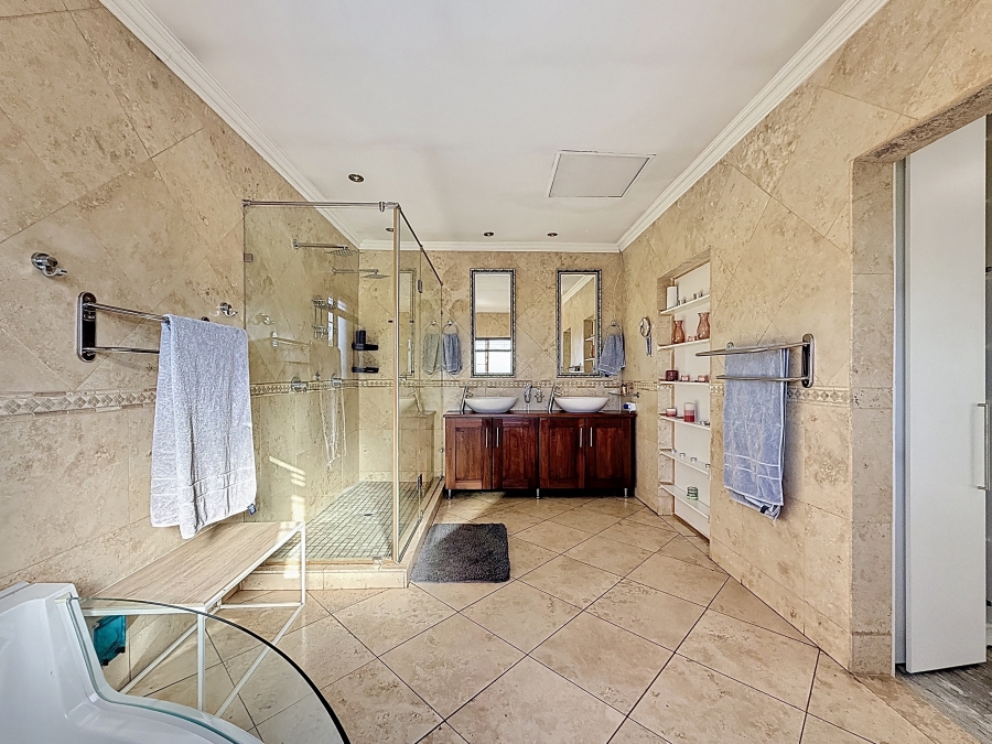 7 Bedroom Property for Sale in Zwartkop Gauteng