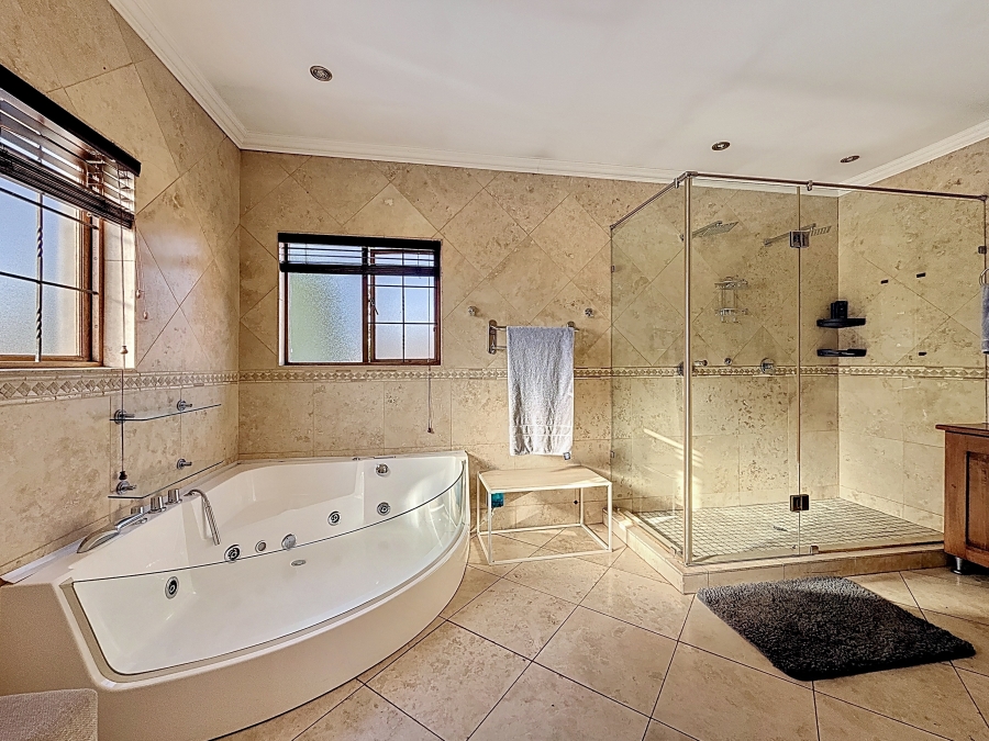 7 Bedroom Property for Sale in Zwartkop Gauteng