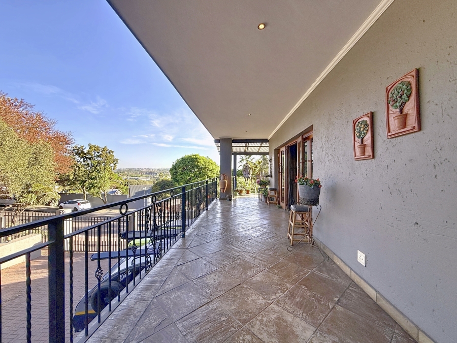 7 Bedroom Property for Sale in Zwartkop Gauteng