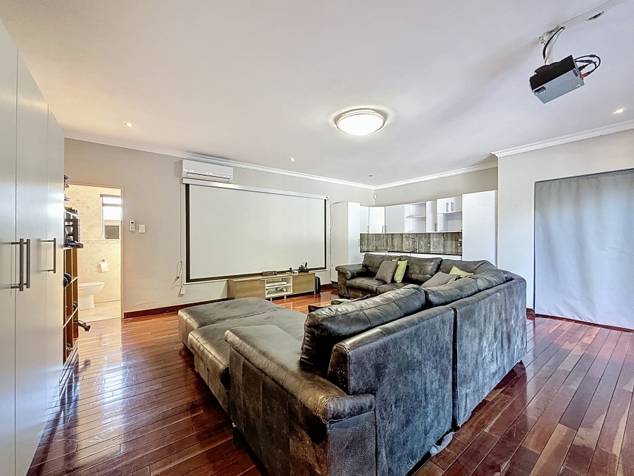 7 Bedroom Property for Sale in Zwartkop Gauteng