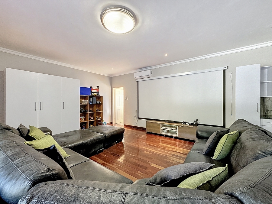7 Bedroom Property for Sale in Zwartkop Gauteng