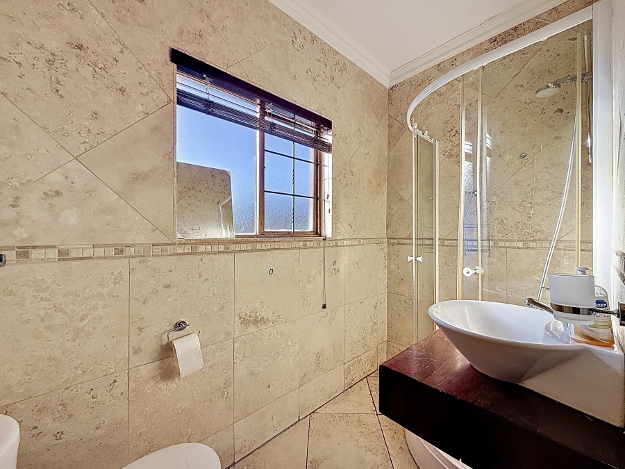 7 Bedroom Property for Sale in Zwartkop Gauteng