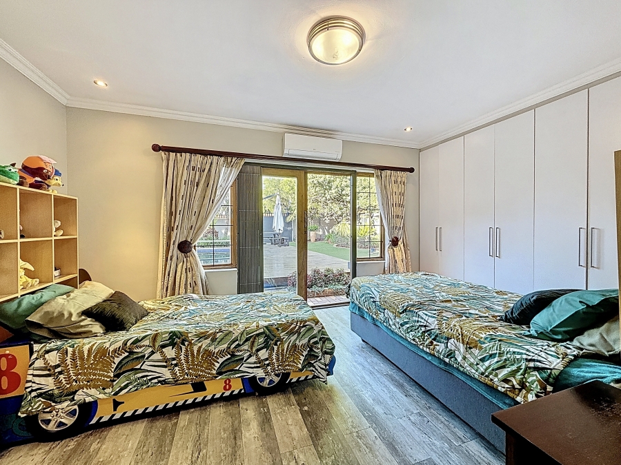 7 Bedroom Property for Sale in Zwartkop Gauteng