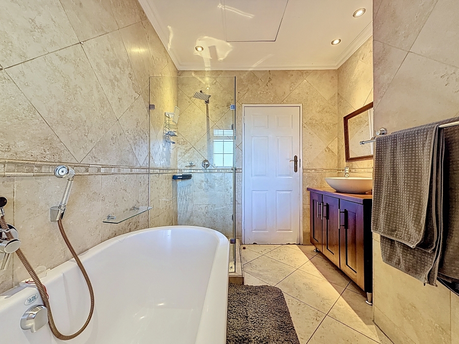 7 Bedroom Property for Sale in Zwartkop Gauteng