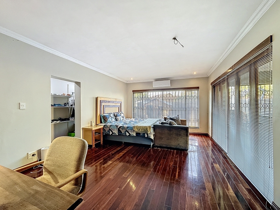 7 Bedroom Property for Sale in Zwartkop Gauteng