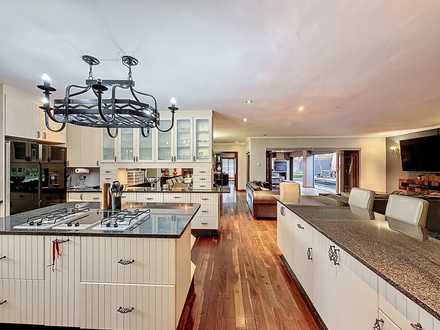 7 Bedroom Property for Sale in Zwartkop Gauteng