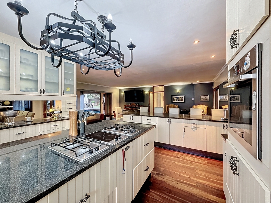 7 Bedroom Property for Sale in Zwartkop Gauteng
